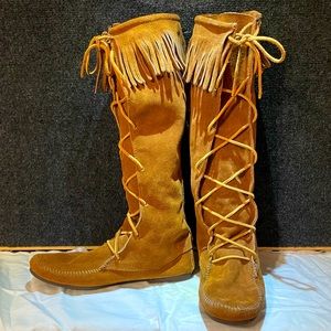 Minnetonka boots - size 10